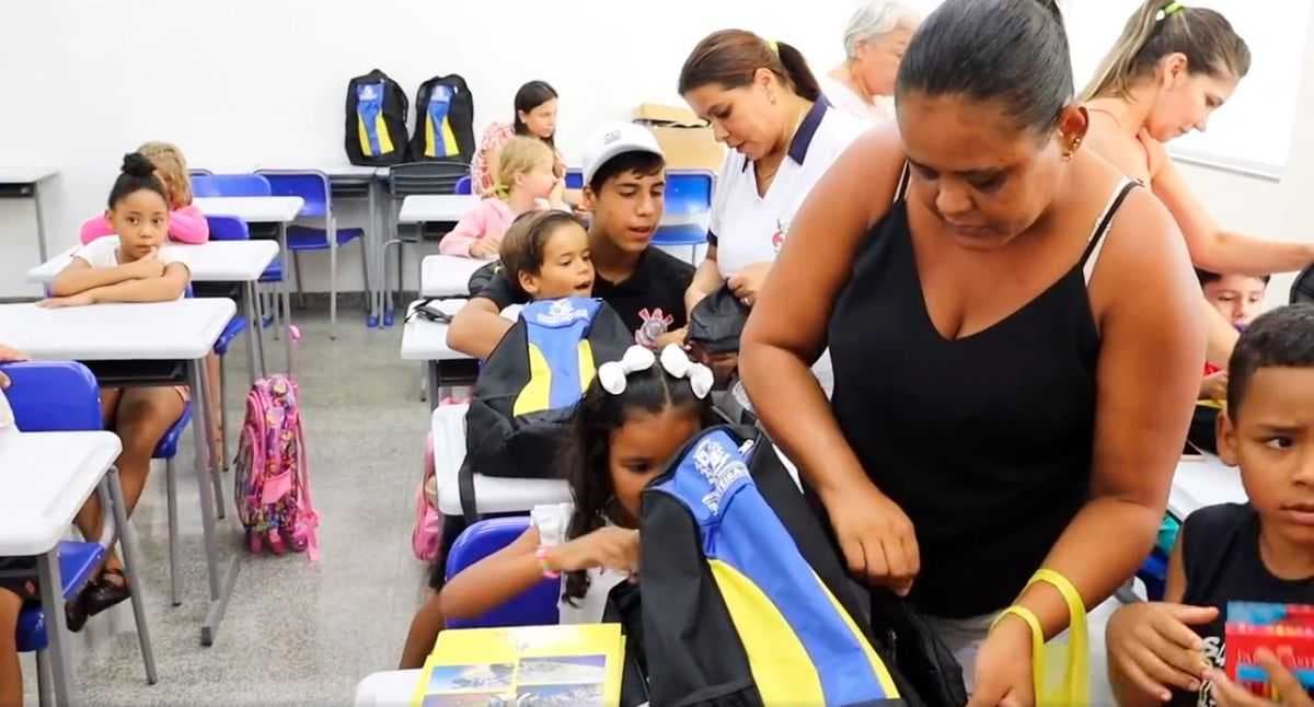 Volta as aulas em Fronteira foi com a entrega dos kits escolares