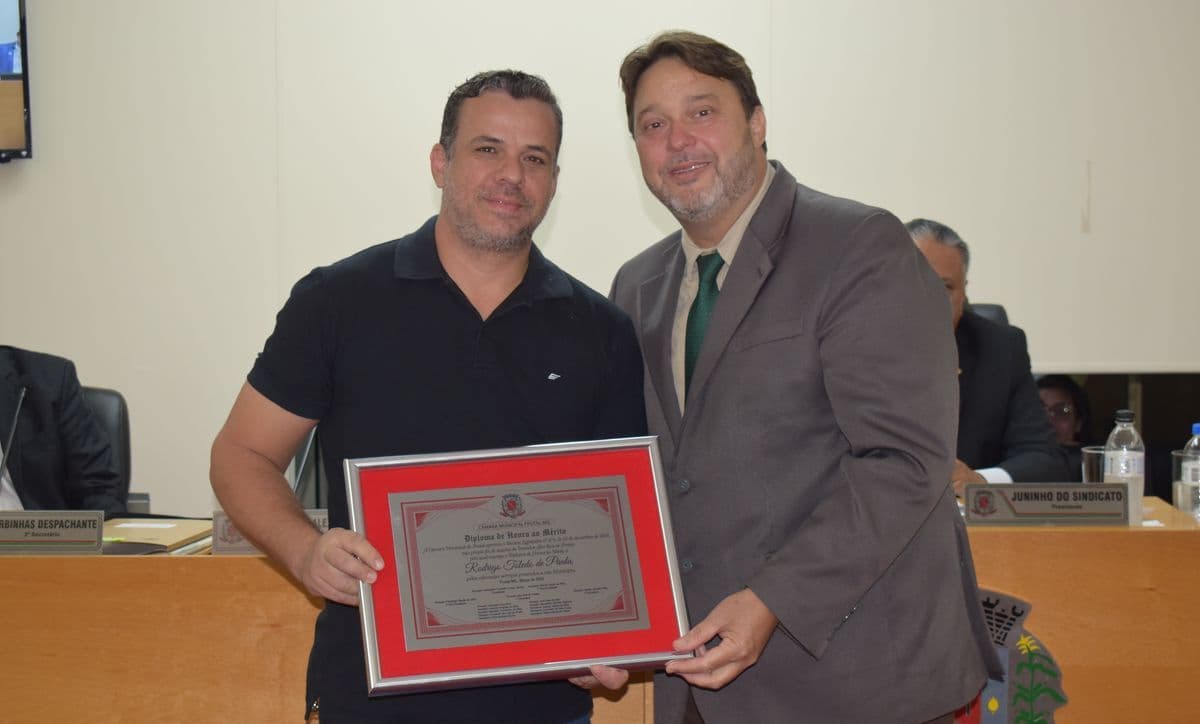 Empresário Rodrigo de Paula recebe diploma de Honra ao Mérito da Câmara de Vereadores