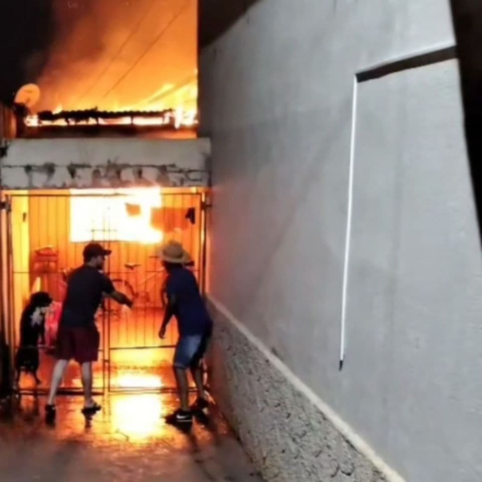 Incêndio destrói residência em Frutal, mas não teve vítimas