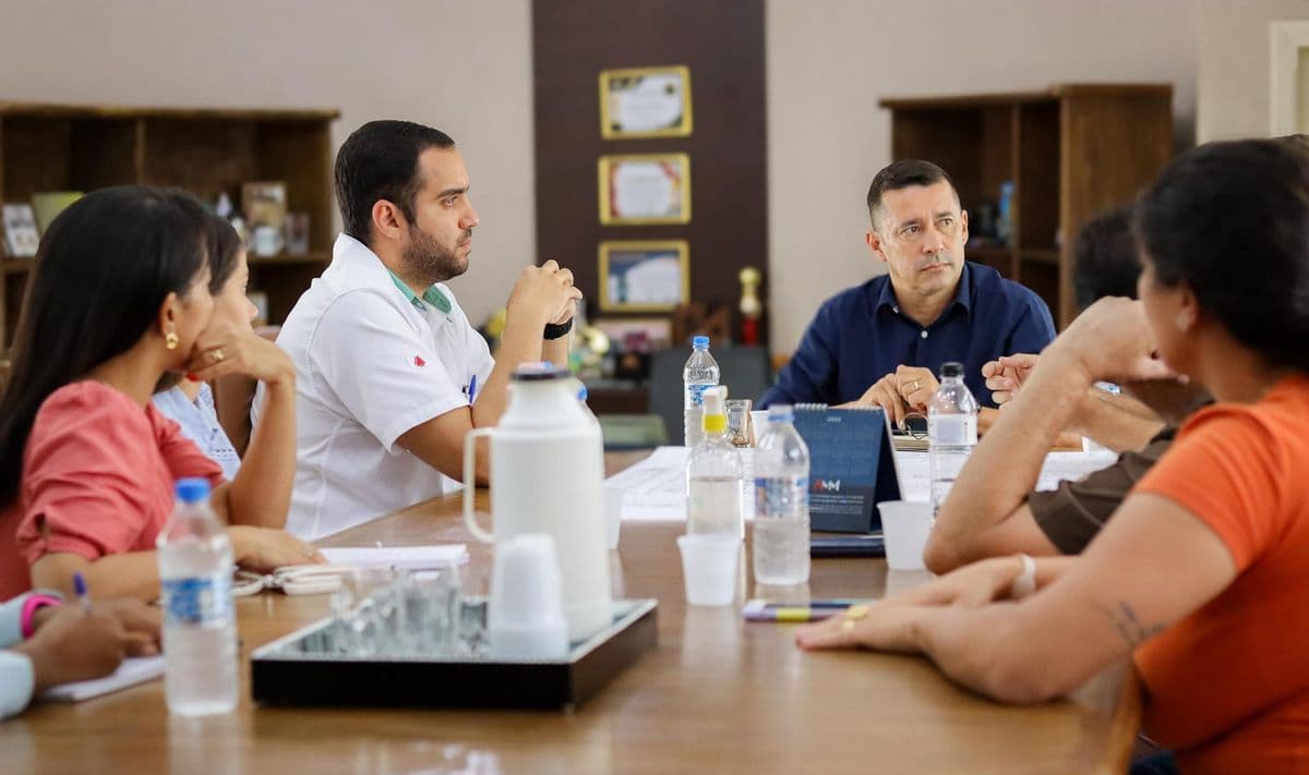 Prefeito reúne-se com profissionais da Saúde para discutir ações e melhorias