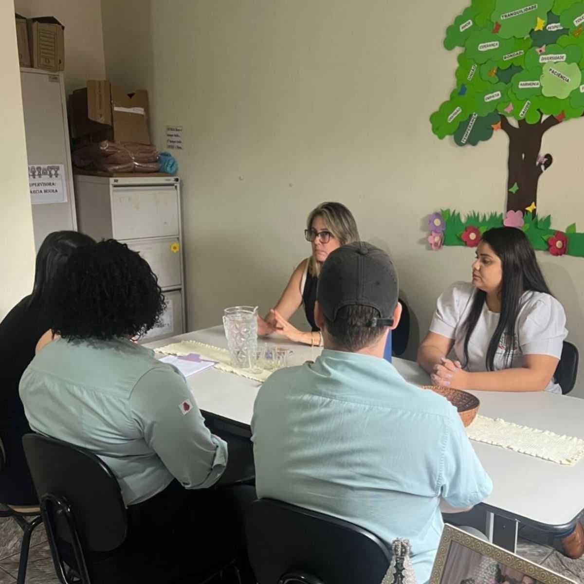 Profissionais do CRAS de Itapagipe visitam o Social de Frutal para fortalecer assistência social