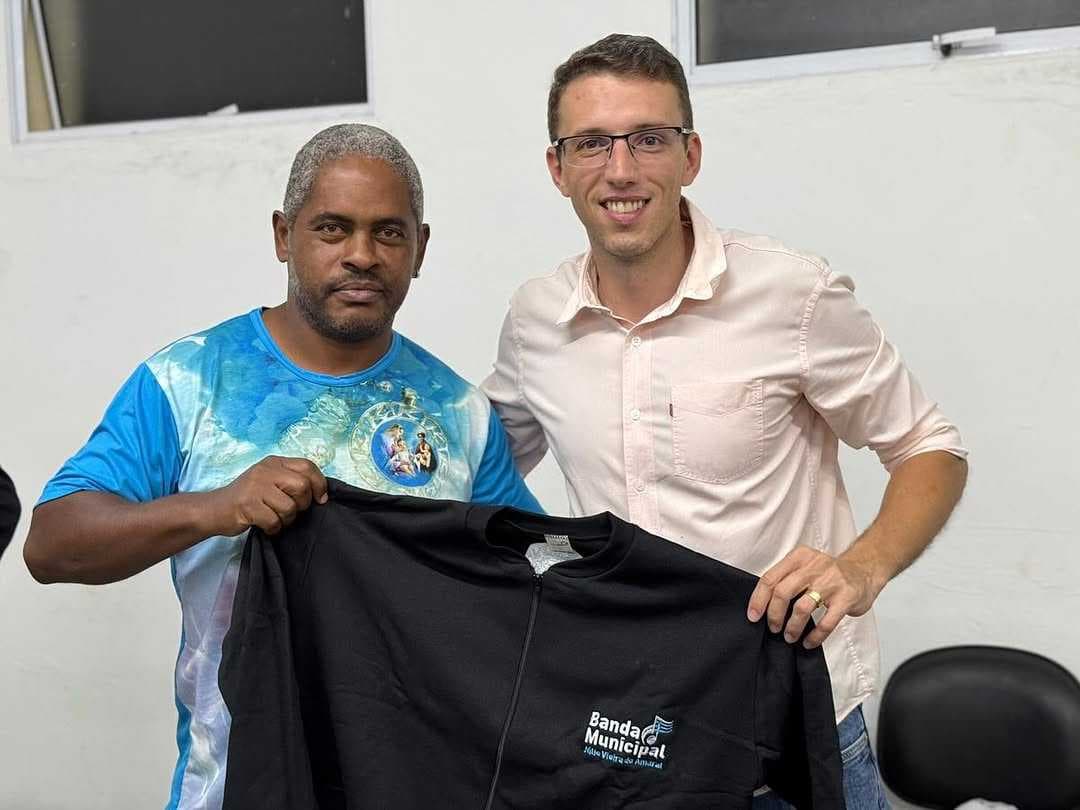 Banda Municipal recebe novos instrumentos e uniformes em evento especial