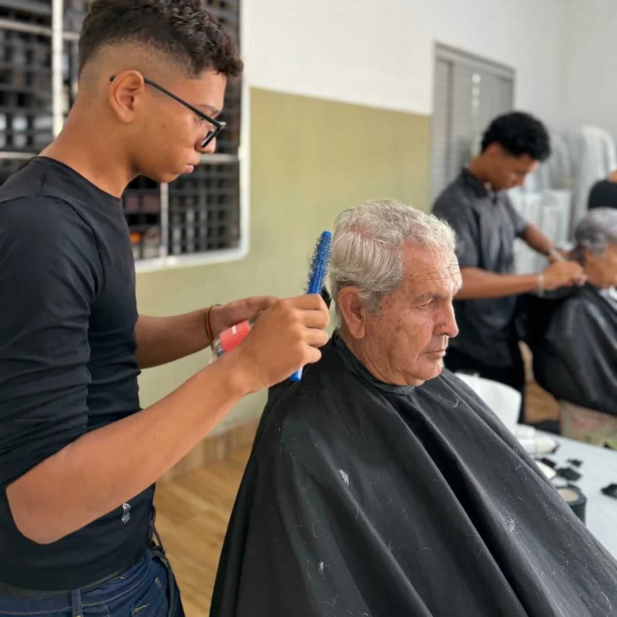 Ação voluntária leva cuidado e autoestima à Melhor Idade em Planura