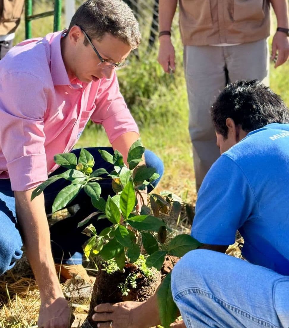 Ciência em Movimento leva educação ambiental e plantio de árvores ao Parque do Jatobá