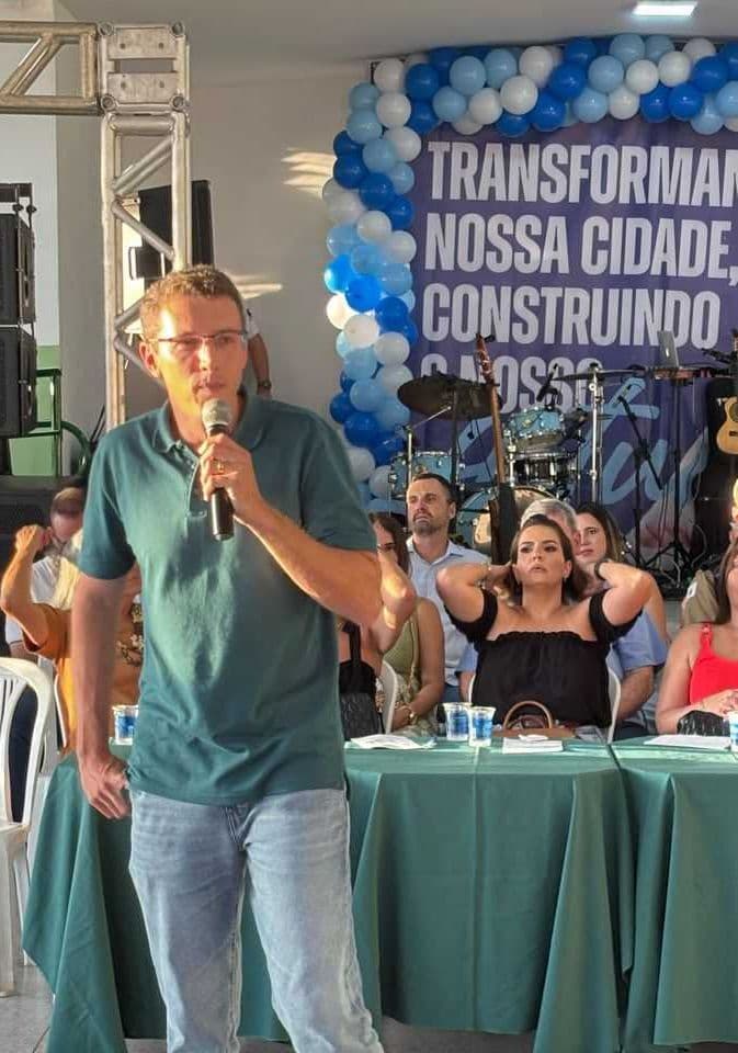 Com emoção e homenagens, prefeito Xexéu entrega nova Praça e Salão de Festas no Parque do Jatobá, em Prata
