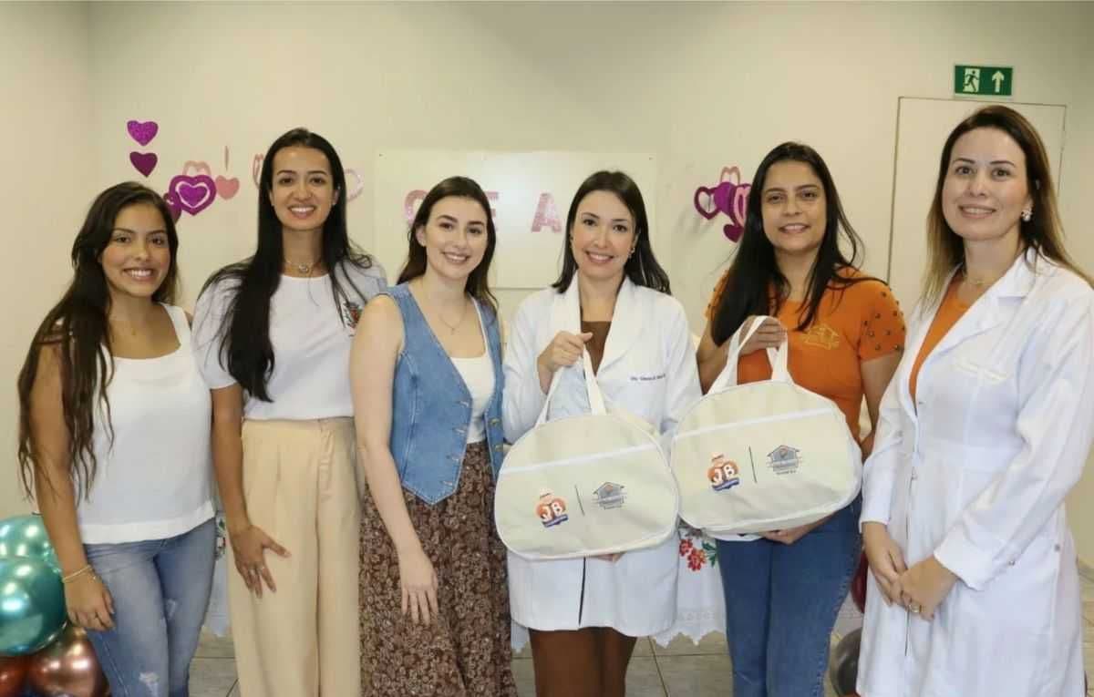 Mães atendidas pelo CEAE recebem kits maternidade para os recém-nascidos