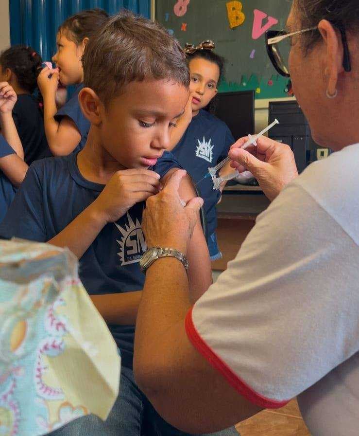 Mobilização em Imunização reforça importância da vacina nas escolas municipais