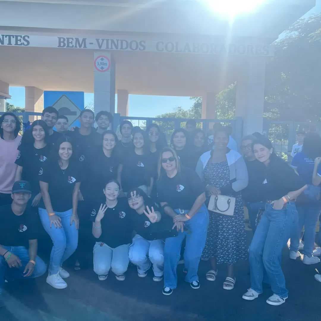 Prefeitura e Secretaria de Educação apoiam o futuro dos jovens com transporte gratuito para feira universitária em Uberaba