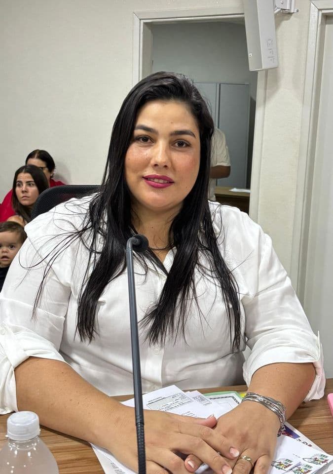 Vereadora Francilaine solicita reparos urgentes em ambulâncias do Pronto-Atendimento Municipal