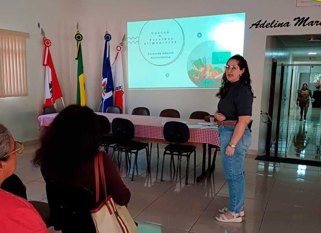Palestra sobre Alimentação Saudável reúne mulheres no CRAS “Osvaldo Bernardes Filho”