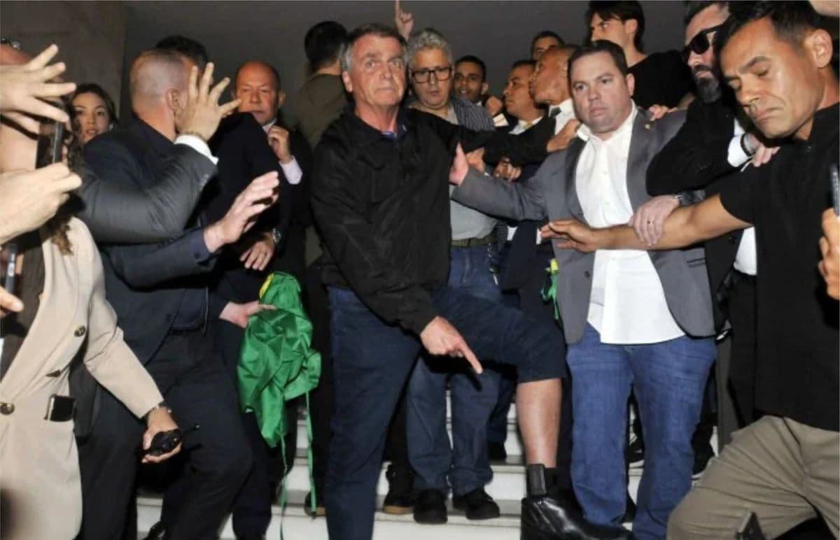 Moraes pode decidir nesta quarta-feira sobre possível descumprimento de medidas cautelares por Bolsonaro