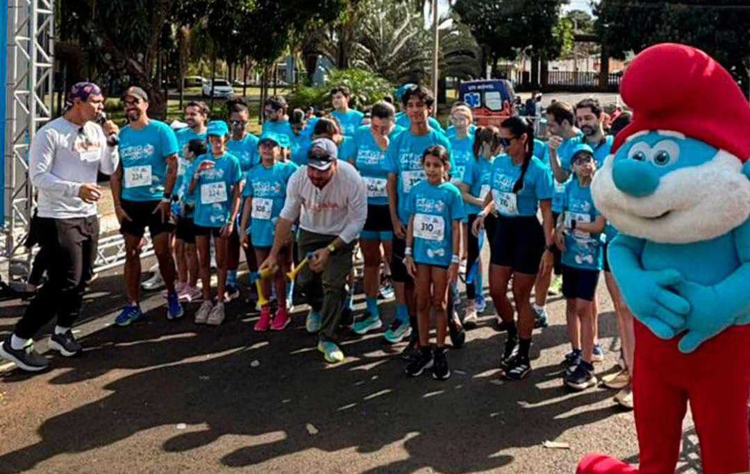 Pirajuba marca presença na Corrida Temática dos Smurfs em Uberlândia