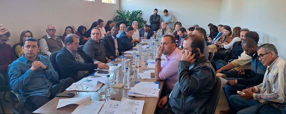 Prefeito Gauchinho participa de assembleia regional da AMVALE/CONVALE