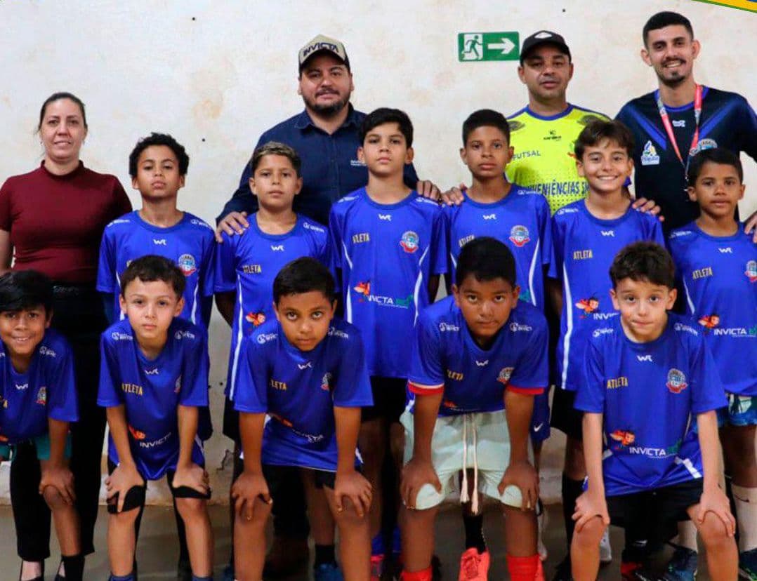 Empresário doa uniformes de viagem para atletas de Pirajuba e fortalece esporte local