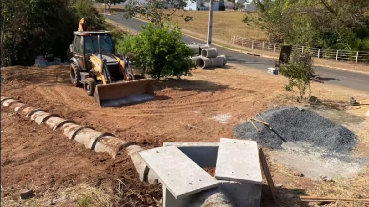 Prefeitura do Prata executa novas obras de drenagem pluvial
