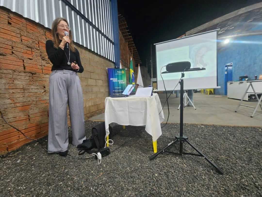 Rotary Club Clemente Teodoro recebe palestra sobre valorização da mulher no Agosto Lilás