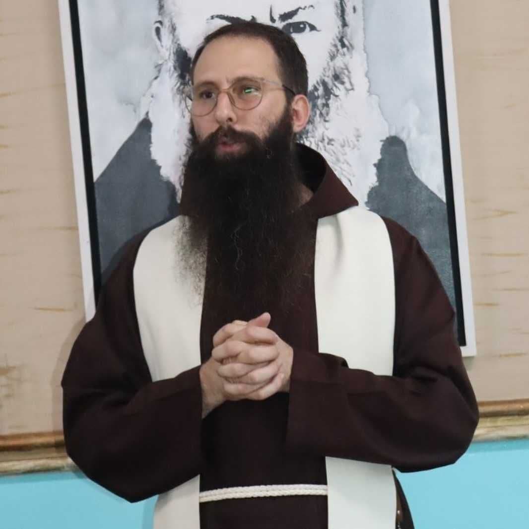 Fiéis participam de missa no Hospital Frei Gabriel durante a Romaria Franciscana em Frutal