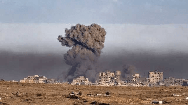 Israel e Hamas assinam acordo de cessar-fogo após dois anos de guerra em Gaza