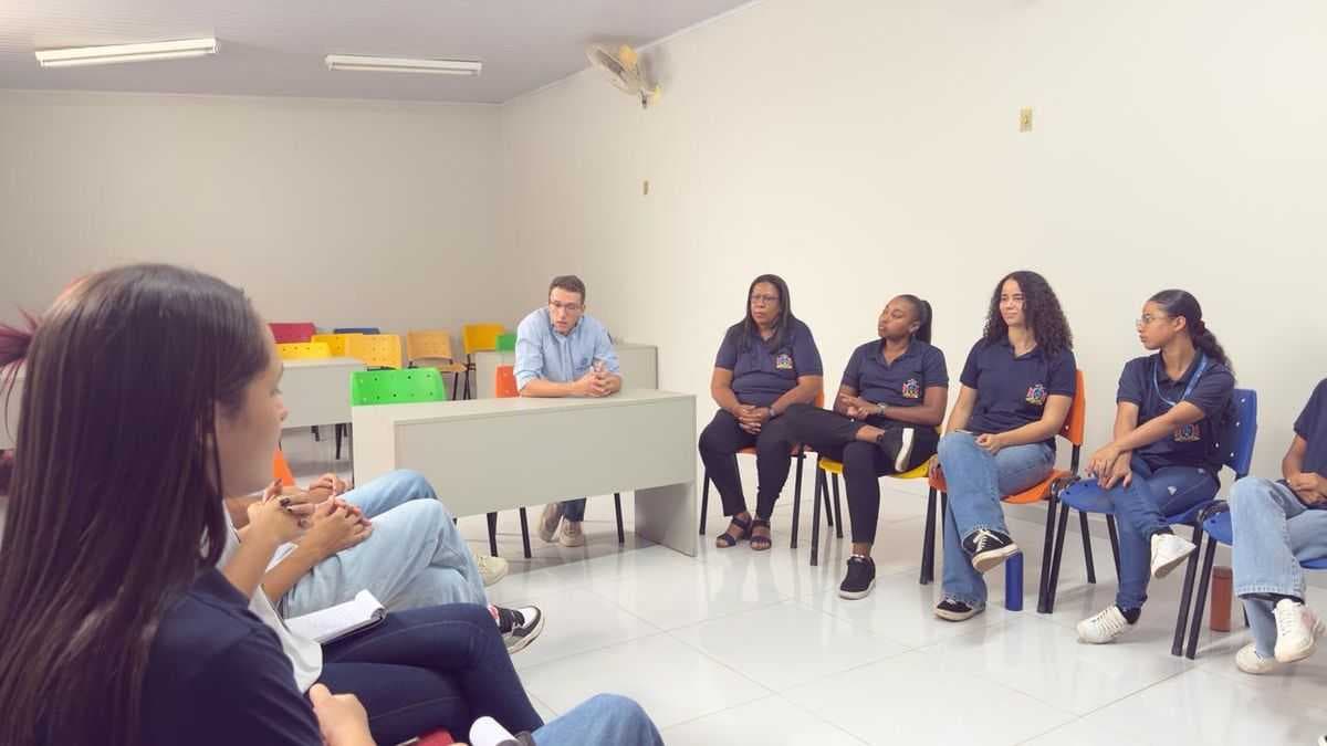 Prefeito Xexéu participa de encontro com jovens da Guarda Mirim do Prata