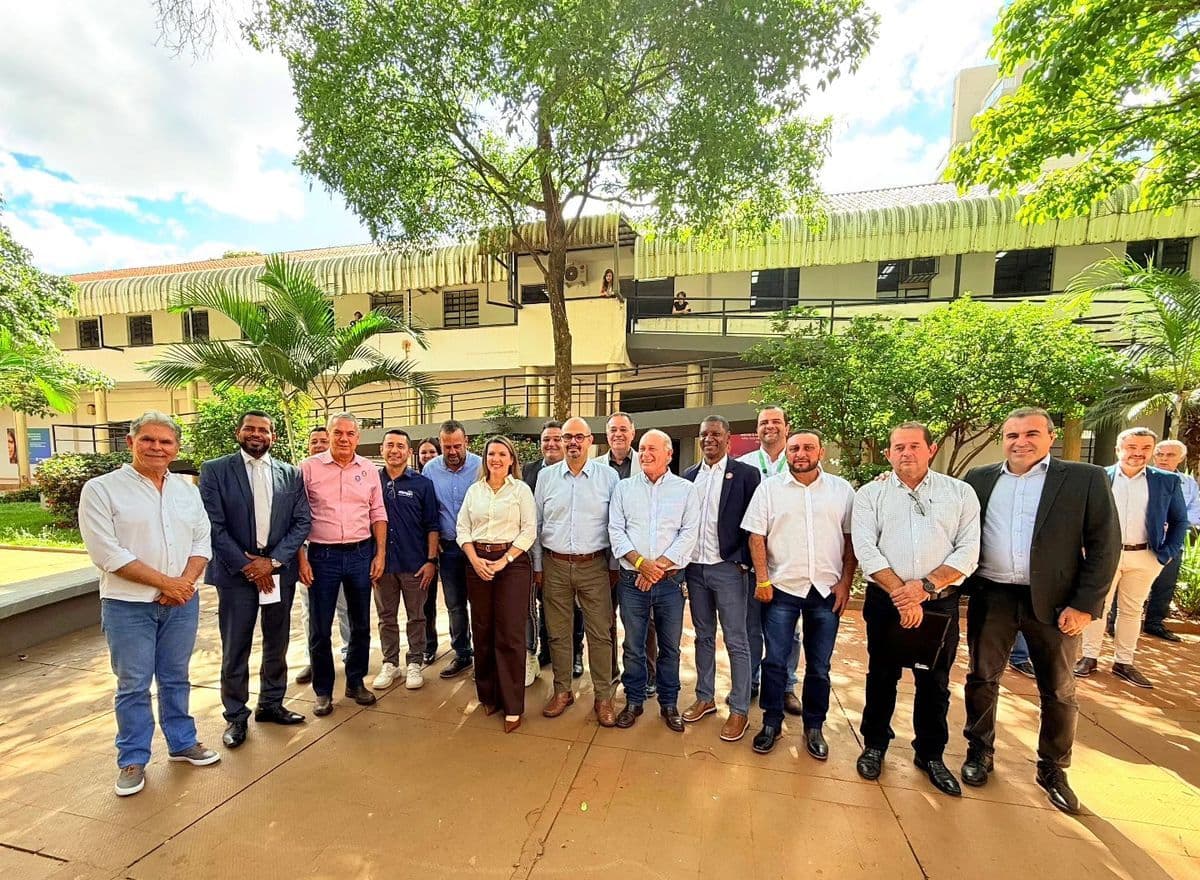 Prefeitos participam de encontro com o vice-governador Mateus Simões em Uberaba