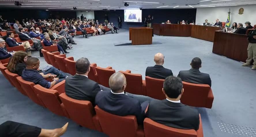 STF inicia julgamento de sete réus da trama golpista com expectativa de sessões mais discretas