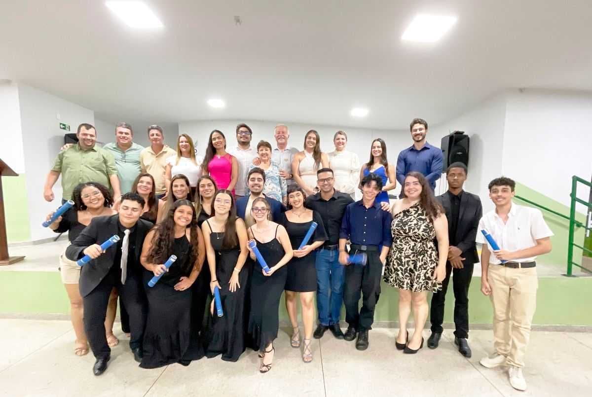Prefeito interino Batista participa da formatura do Parlamento Jovem Minas 2025