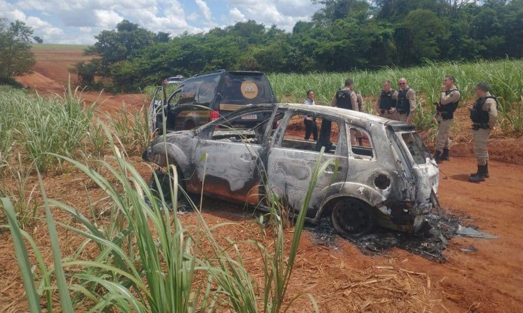 Homem é encontrado carbonizado em veículo na zona rural entre Comendador Gomes e Pirajuba