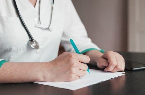 Uberlândia passa a emitir atestado médico apenas para casos moderados e graves na rede municipal