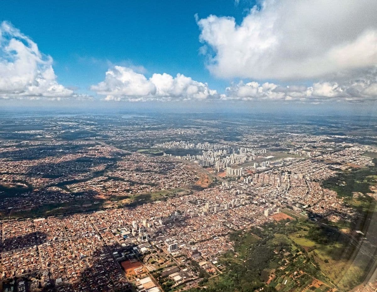 Alerta nas prefeituras: cenário econômico para 2026 acende sinal vermelho nos municípios
