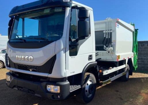Coleta de lixo conta com novo caminhão compactador