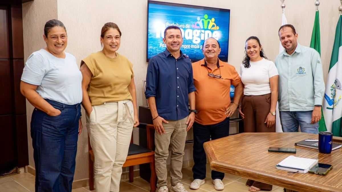 Prefeito Ricardo Garcia e secretária Municipal de Educação Renata Borges apresentam nova direção de escolas municipais