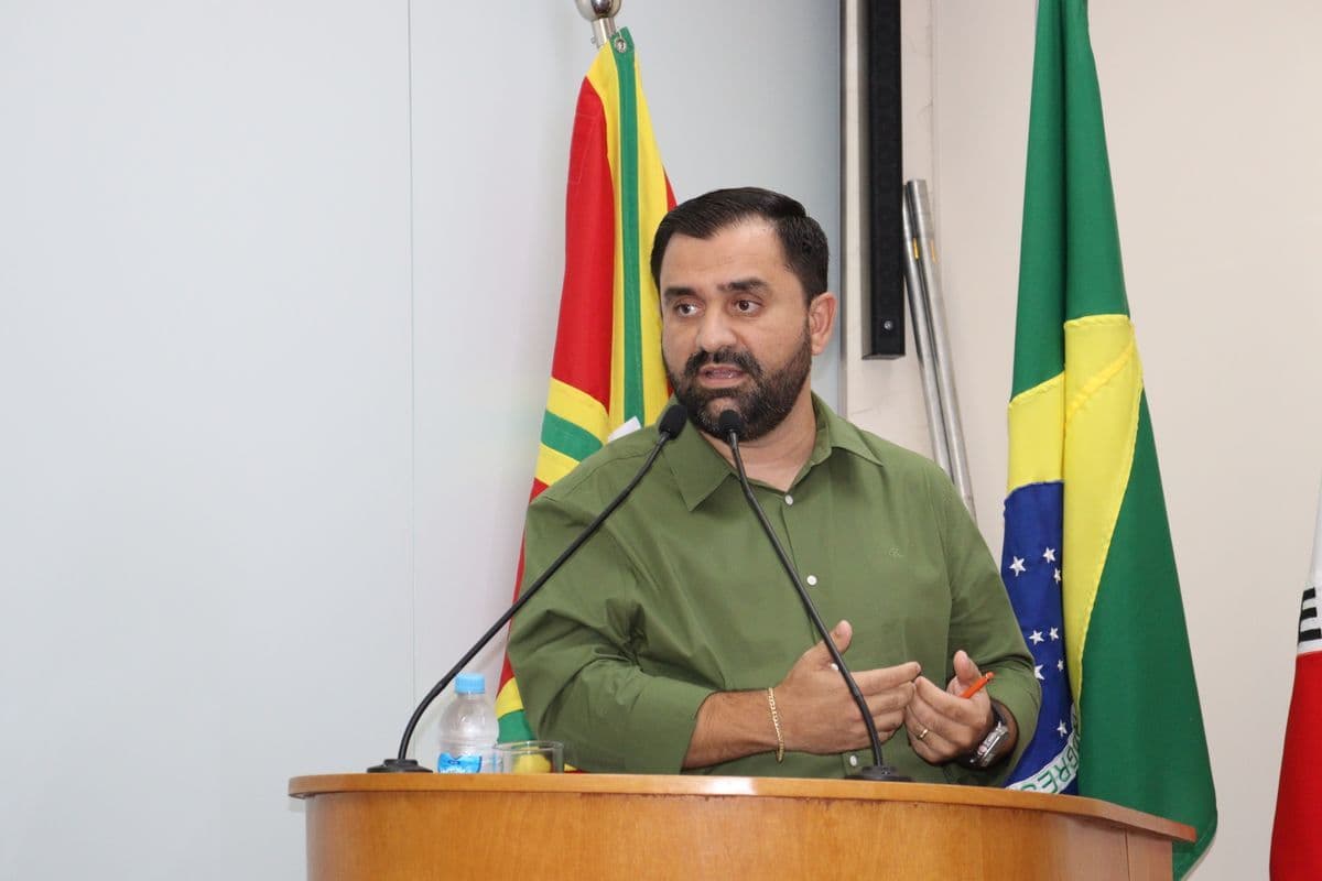 Governo Zema mantém cobrança milionária e rejeita diálogo, enquanto prefeito pede apoio da Câmara para defender Frutal