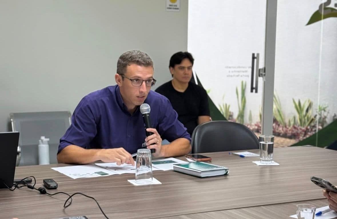 PREFEITO PRESIDE REUNIÃO DO CIDES