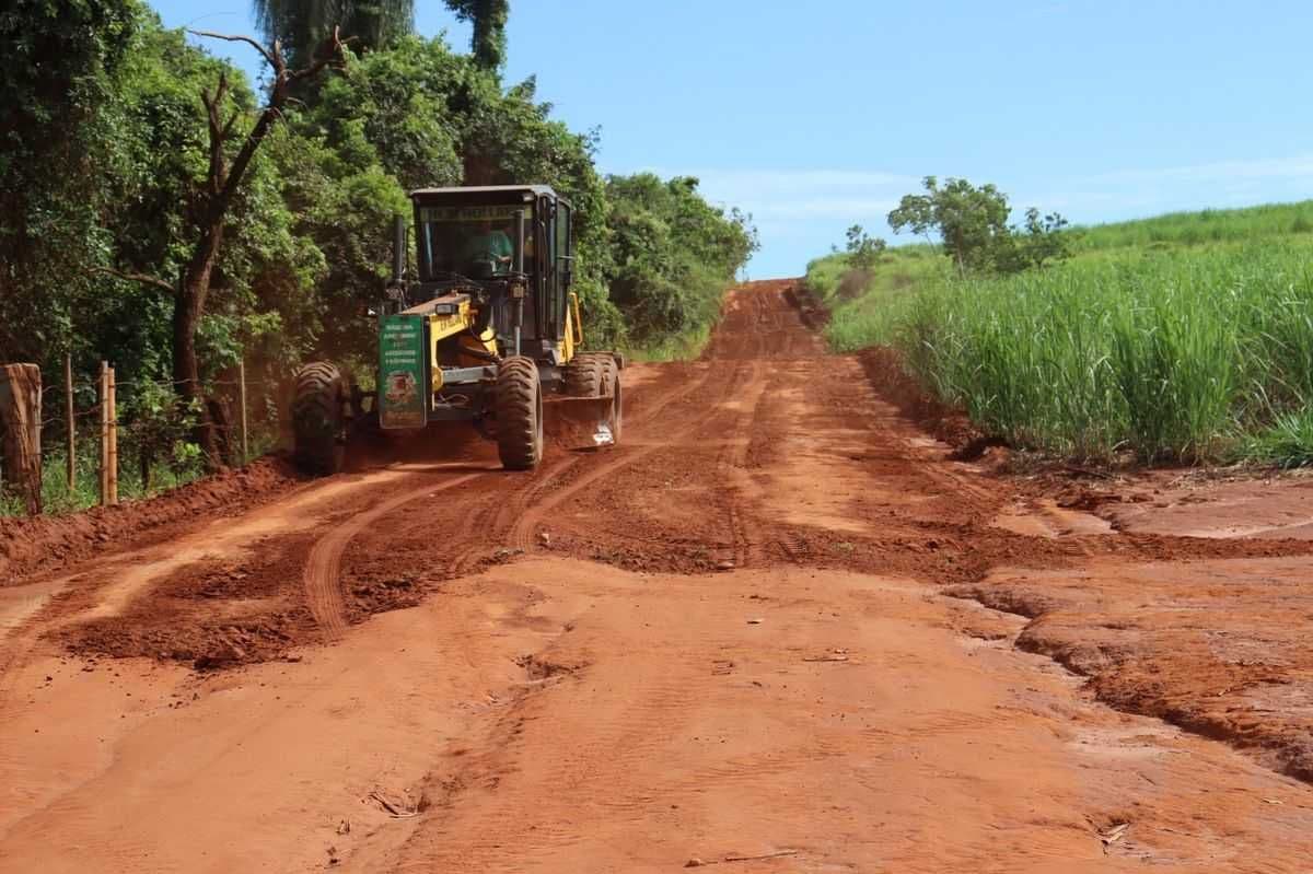Prefeitura de Frutal realiza manutenção em estradas rurais das regiões do Água Amarela e do Bentinho