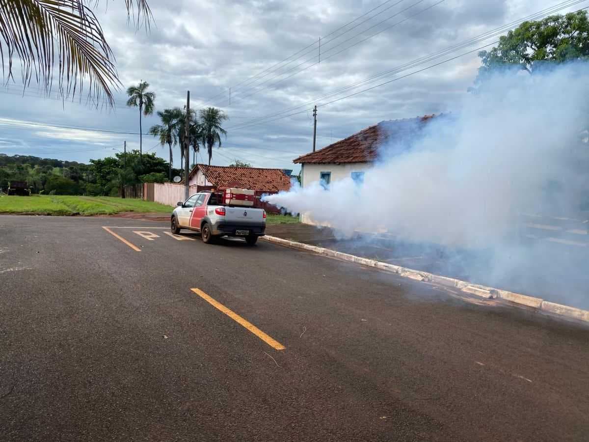 Prata intensifica combate à dengue com fumacê e ações porta a porta em bairros e distritos