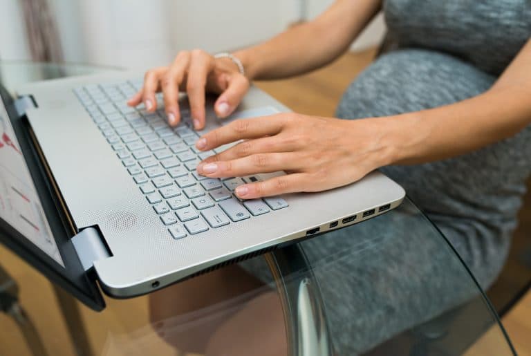 Projeto garante teletrabalho para gestante com gravidez de risco